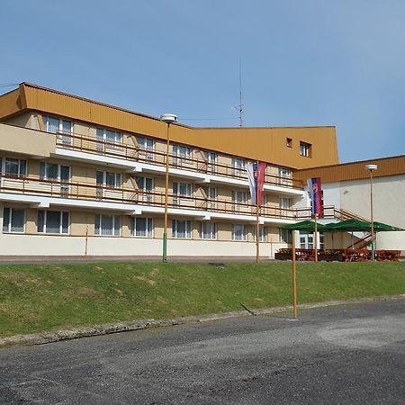 Hotel Banik Nitrianske Rudno Exterior photo